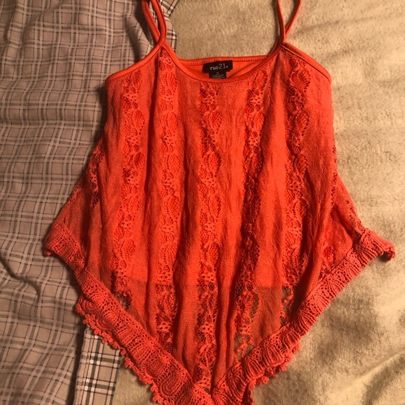 3 small crop tops - Picture 2 of 8